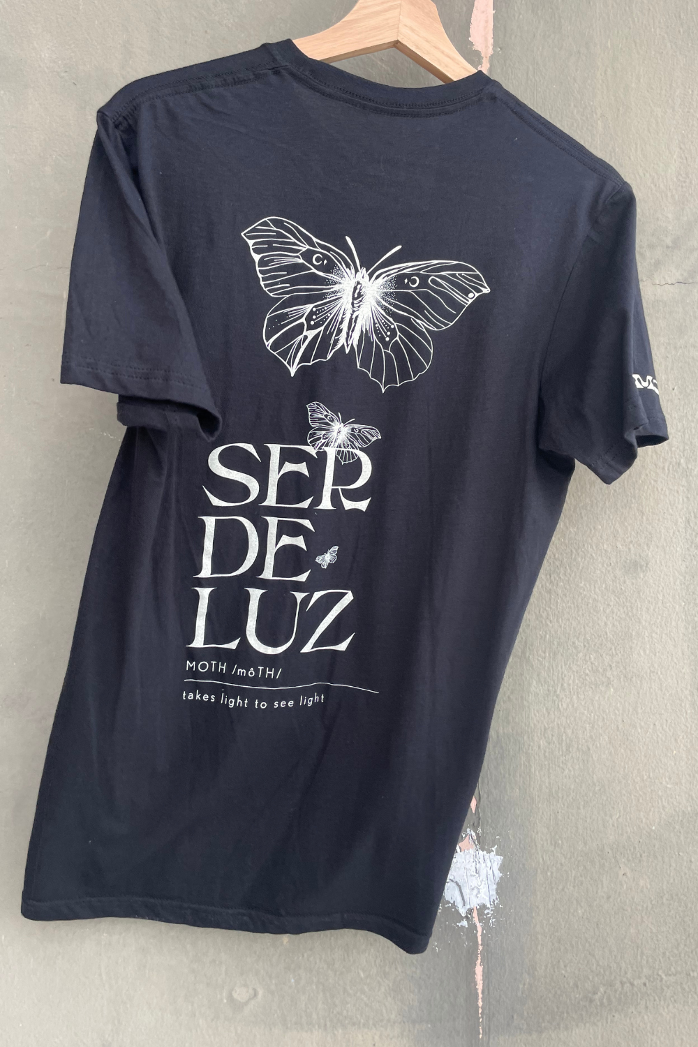 Ser De Luz / Short Sleeve / Moth