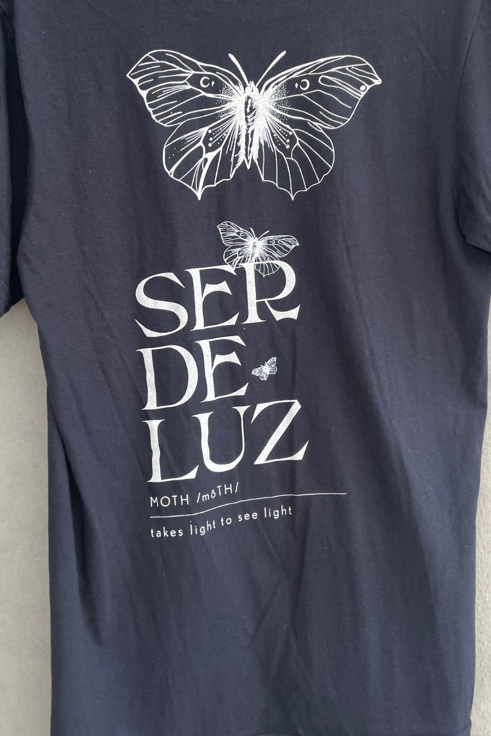 Ser De Luz / Short Sleeve / Moth